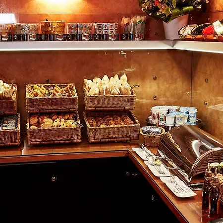 Opera Cadet מלון